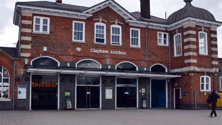 Clapham Junction to Gatwick Airport